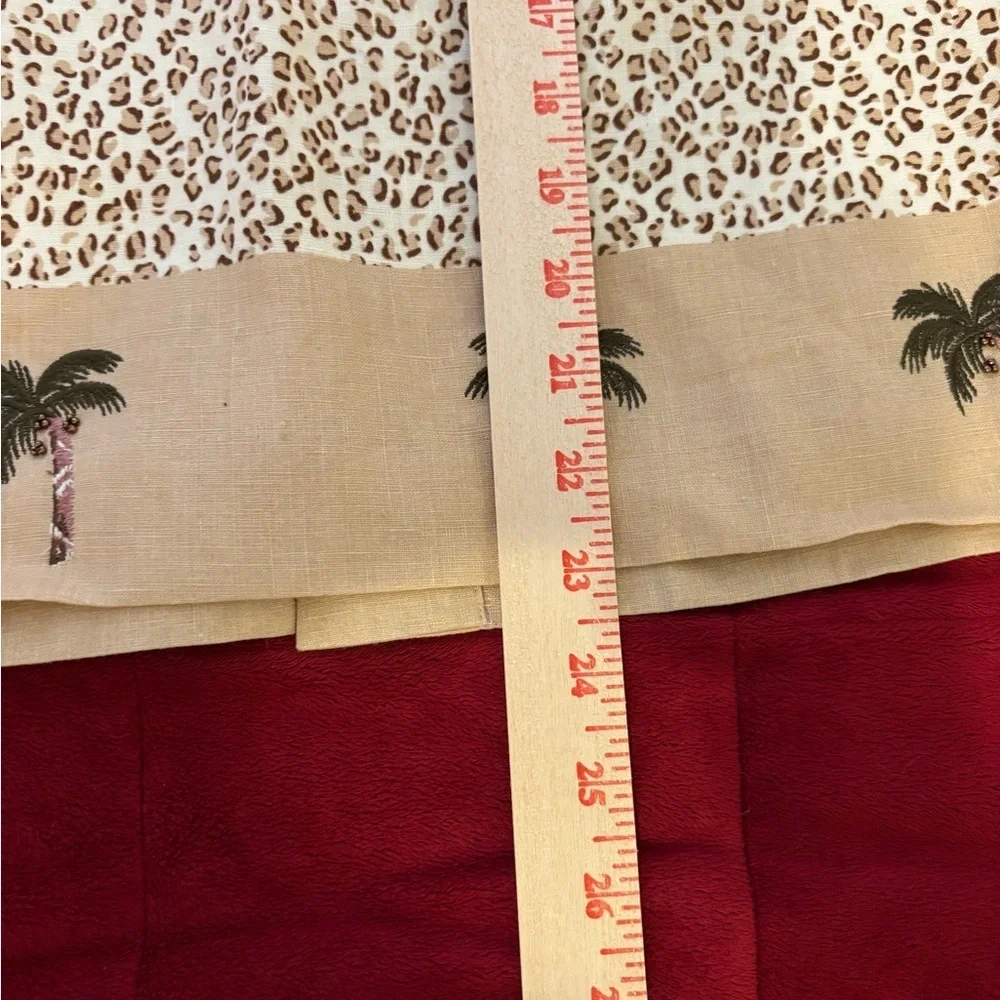 Elegant Leopard Print Pencil Skirt with Palm Detail - Picture 4 of 7